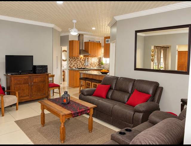 2 BEDROOM TOWNHOUSE FOR SALE IN HEUWELSIG